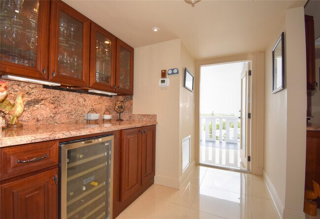 Building Photo - 1012 N Ocean Blvd