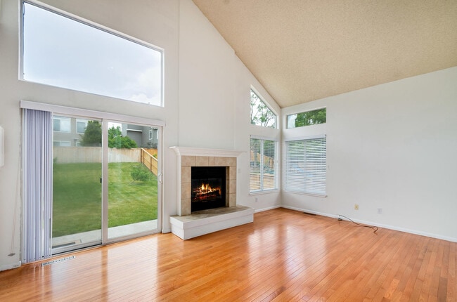 Building Photo - 1350 Knollwood Way