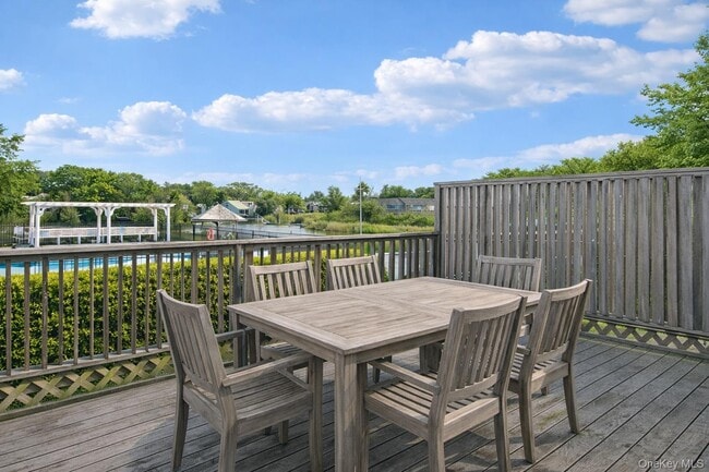 Building Photo - 3013 Mitchell Rd