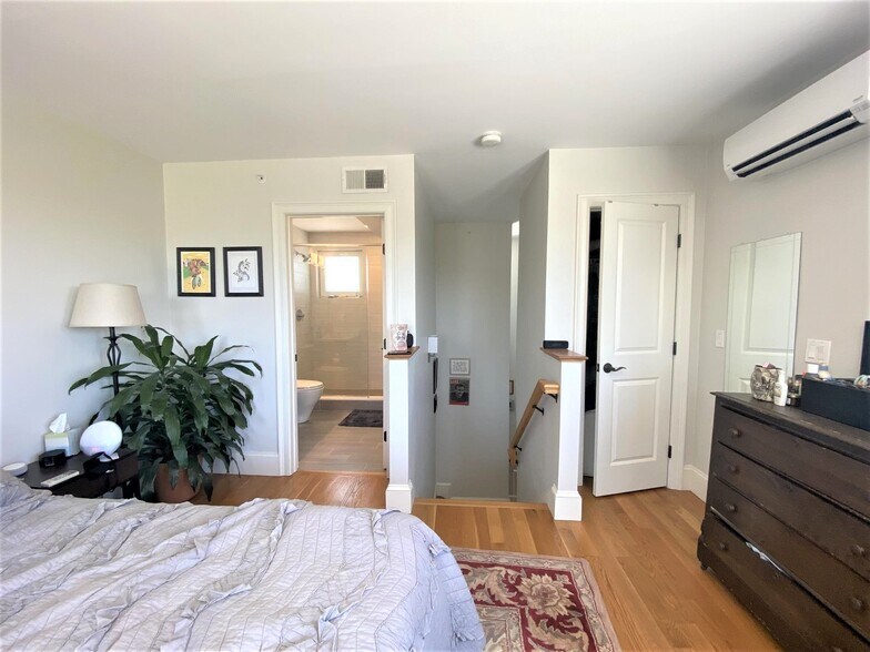 Building Photo - 168 Hampshire St