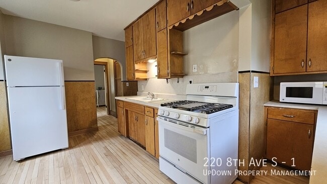 Building Photo - 220 8th Ave S