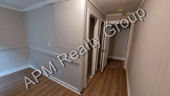 Building Photo - Renovated house in Melrose Heights