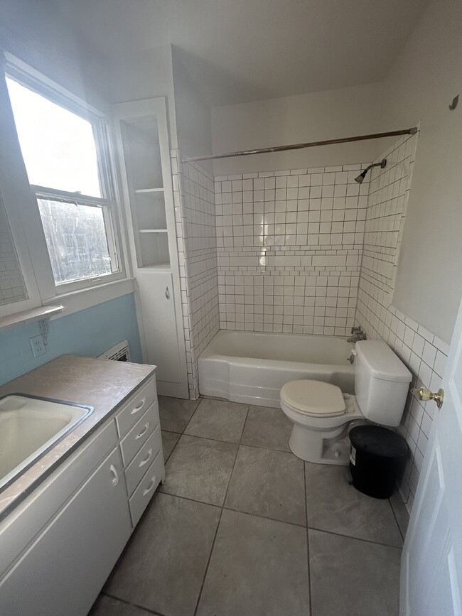 Building Photo - "Charming 450 sq ft Studio Retreat in Jonesboro: Perfectly Situated on S Madison St!"