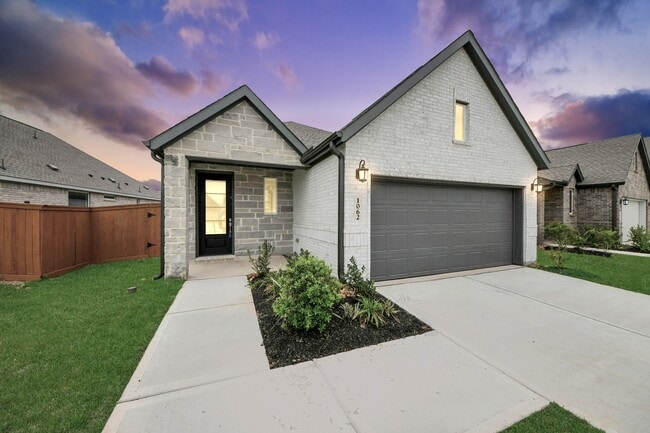 Building Photo - 1062 Blue Stone Dr