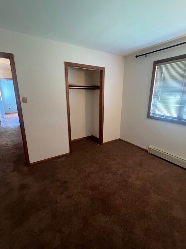 Building Photo - 3 Bedroom Home on 3 Acres
