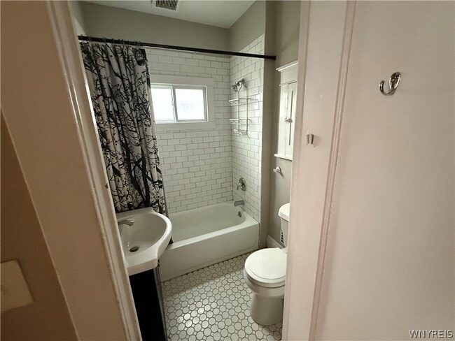 Building Photo - 319 Bryant St