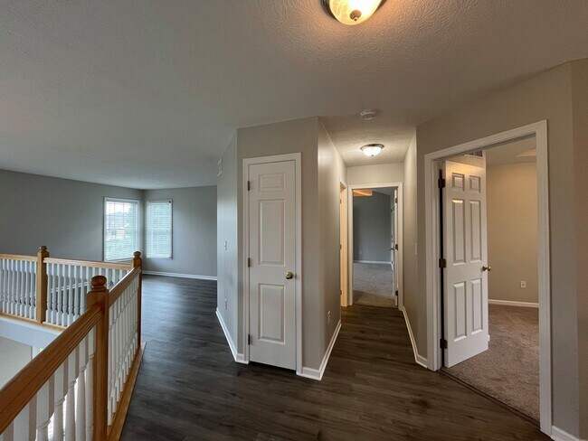 Building Photo - Beautiful Home in Scioto Reserve!