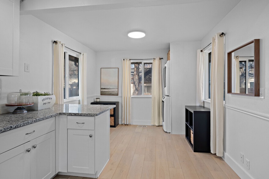 Building Photo - 370 W 400 S