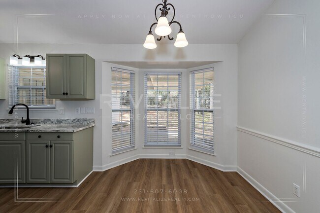 Building Photo - Beautifully Remodeled 4 Bed / 2 Bath Home near Airport Blvd