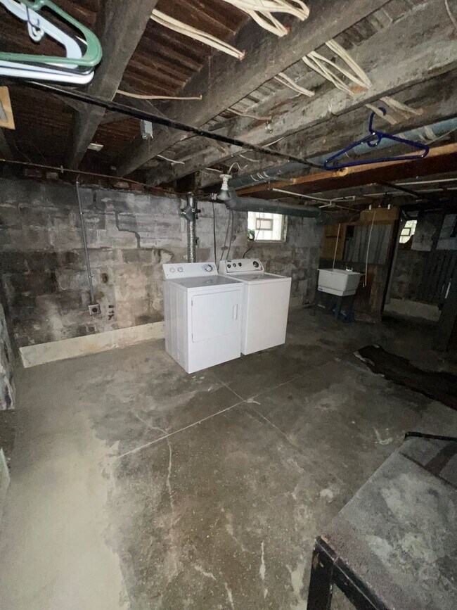 Building Photo - 436 Redbud Alley