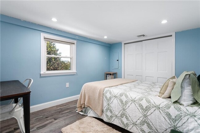 Building Photo - 4 James St