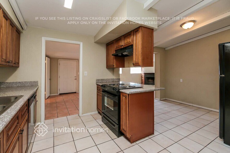 Building Photo - 449 S Stewart