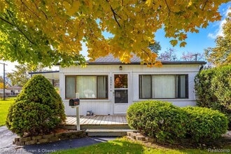 Building Photo - 26361 Parkington St