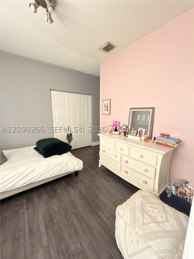 Building Photo - 5051 SW 35th Way