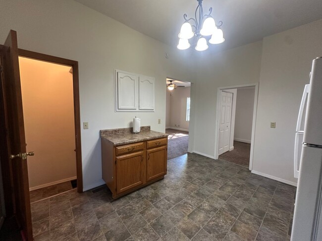 Building Photo - 3-Bedroom Home near Downtown Bloomington!