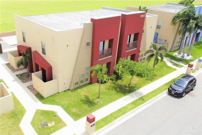 Building Photo - 30 W Daffodil Ave