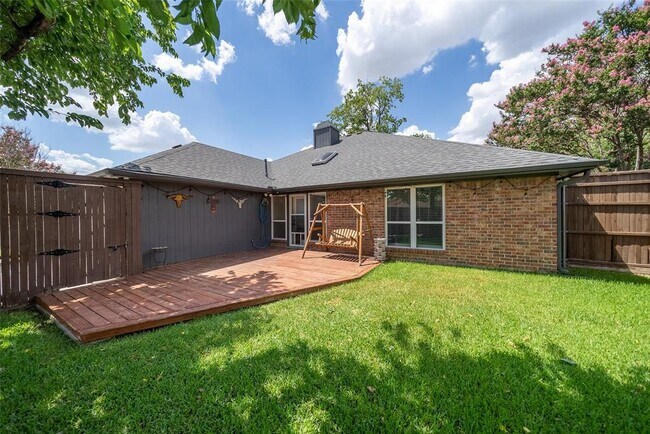 Building Photo - 4636 Versailles Ln