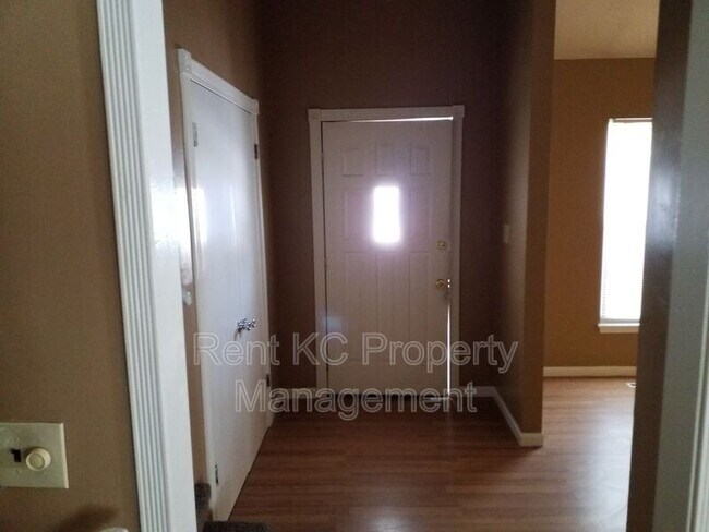 Building Photo - 10013 N Harrison Dr