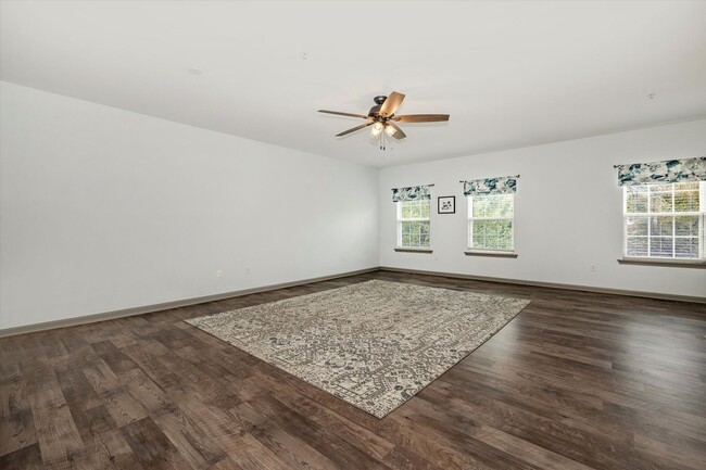Building Photo - Twin Arch Crossing Rental