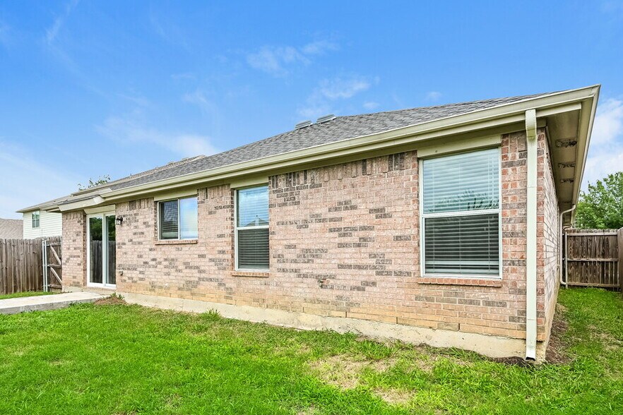 Building Photo - 10769 Braemoor Dr