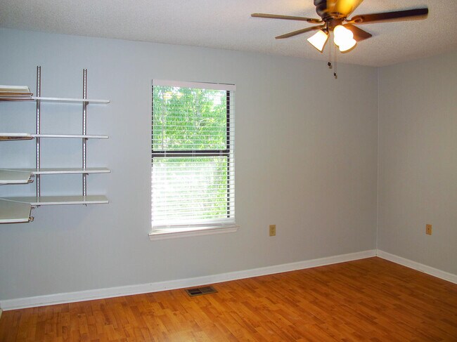 Building Photo - 618 Virginia Oak Ct