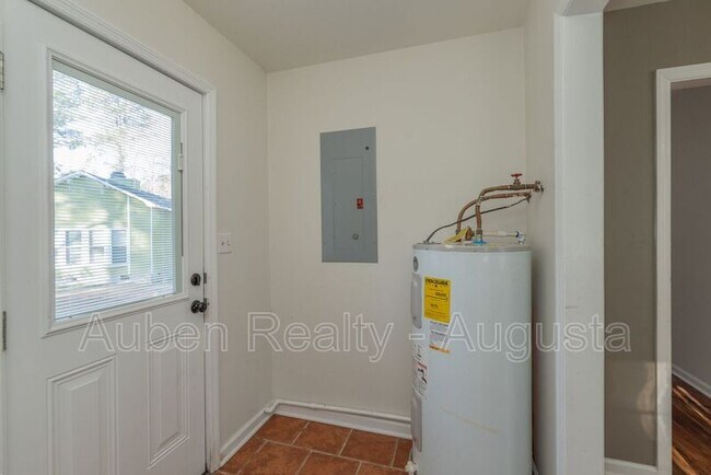 Building Photo - 250 Brooks Dr