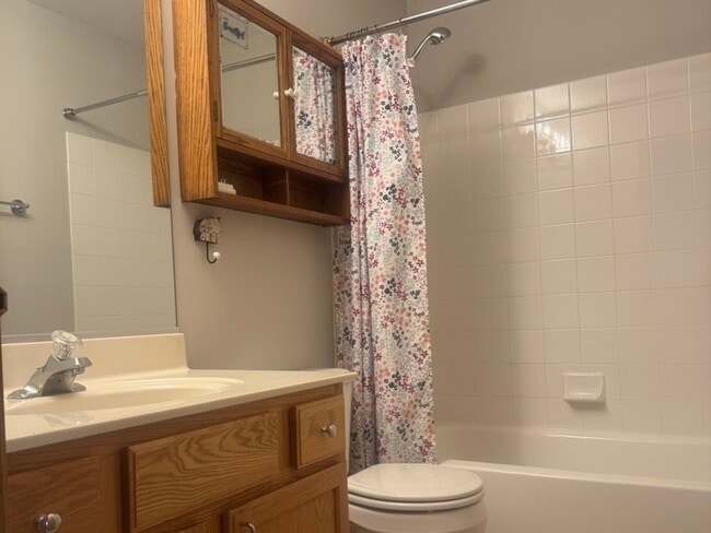 Building Photo - 572 Jennifer Cir