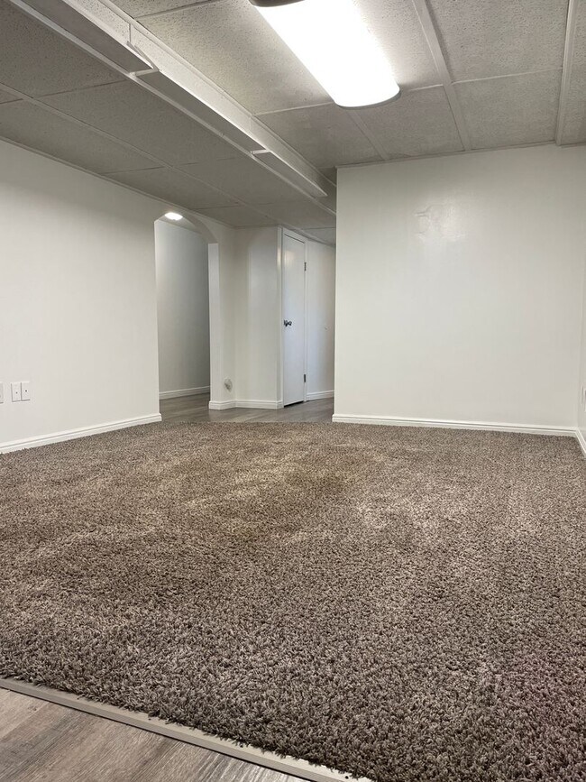 Building Photo - 5520 S 2050 W