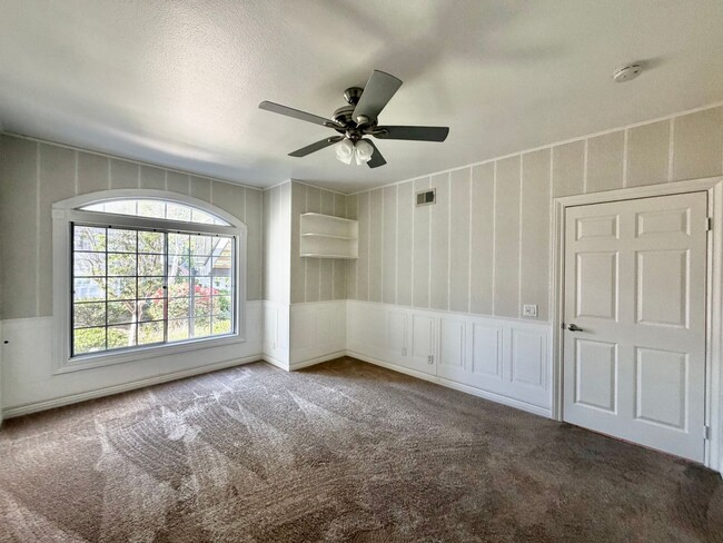 Building Photo - Gorgeous Two Bedroom in La Jolla with Two Garages!