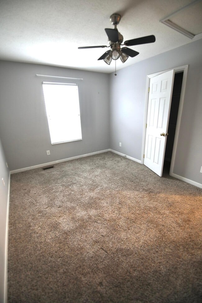 Building Photo - 4400 Greensbury Dr