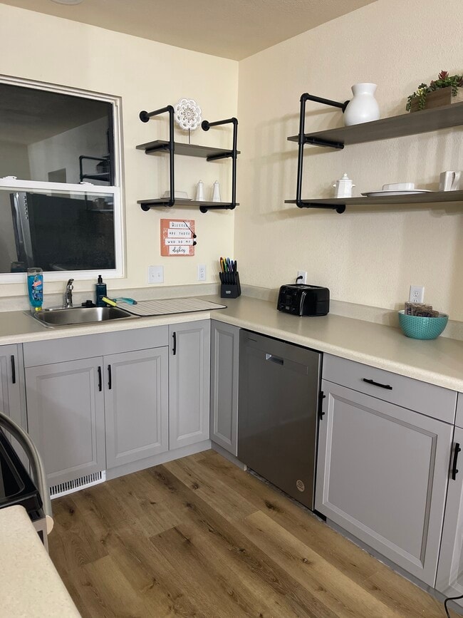 Building Photo - Rustic Farmhouse