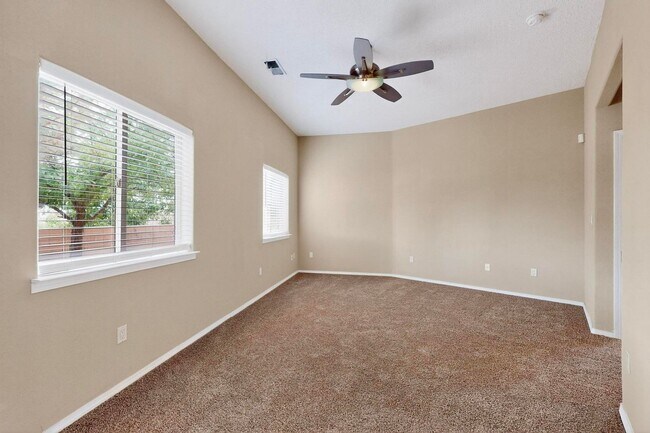 Building Photo - SE Rio Rancho 3 Bedroom  2 bath  2 car garage
