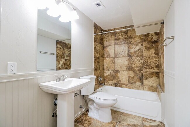 Building Photo - 6166 Eagle Nest Dr