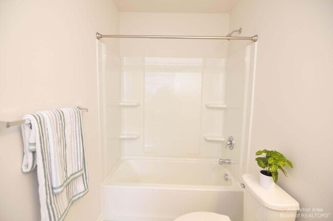 Building Photo - 1104 Salt Springs Dr