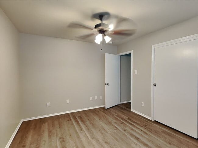 Building Photo - 1207 Hannover Blvd