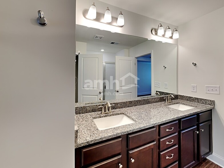 Building Photo - 8106 Brookbend Dr