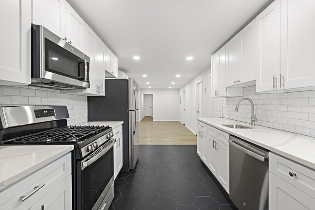 Building Photo - 173 Van Horne St