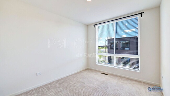 Building Photo - 2326 Venture Dr