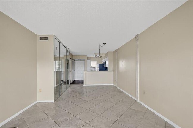 Building Photo - 2236 N Cypress Bend Dr