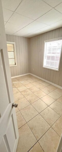 Building Photo - 1202 Summer St