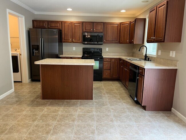 Building Photo - Beautiful 3-Bedroom Home in Penn Manor Sch...