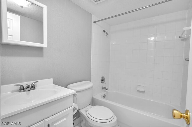 Building Photo - 4617 Bayshore Dr