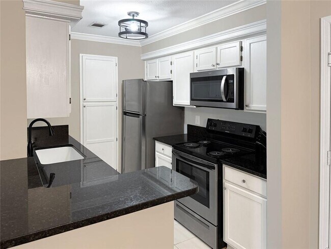 Building Photo - 1308 Pine Heights Dr NE