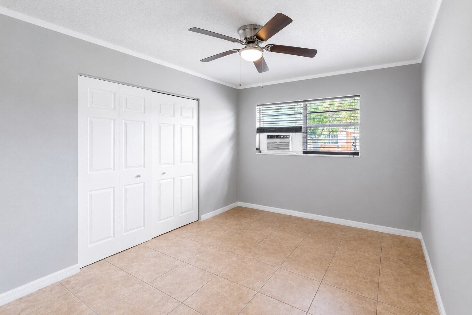 Building Photo - 1218 Giller Ave