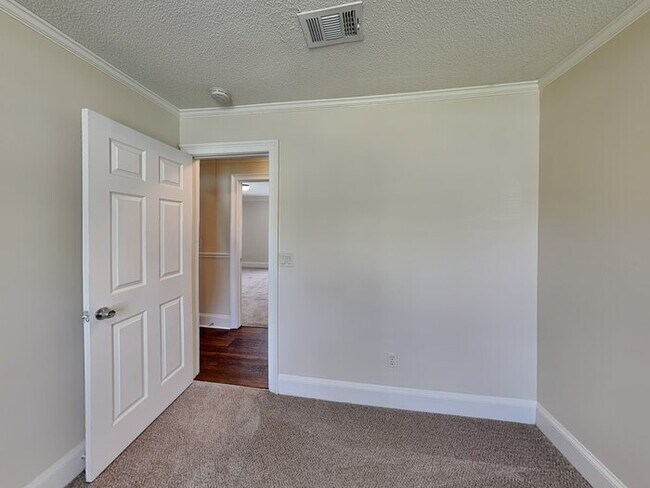 Building Photo - 3101 Park Creek Ct