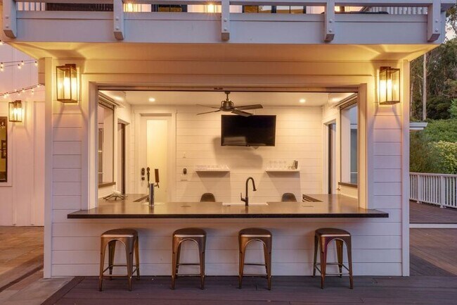 Building Photo - 31 Gold Hill Grde
