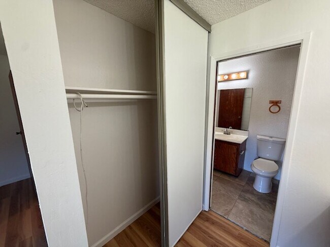 Building Photo - 2-Bedroom, 1.5 Bathroom Townhome in Quiet El Sobrante Neighborhood