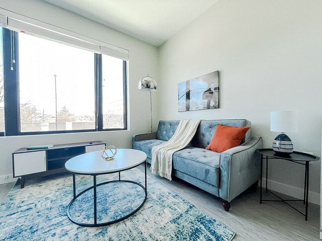 Building Photo - 2530 University Ave