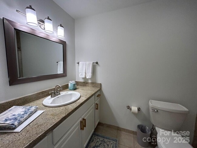 Building Photo - 10316 Whitethorn Dr