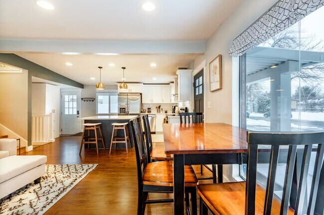 Building Photo - 4671 S Greenvalley Dr